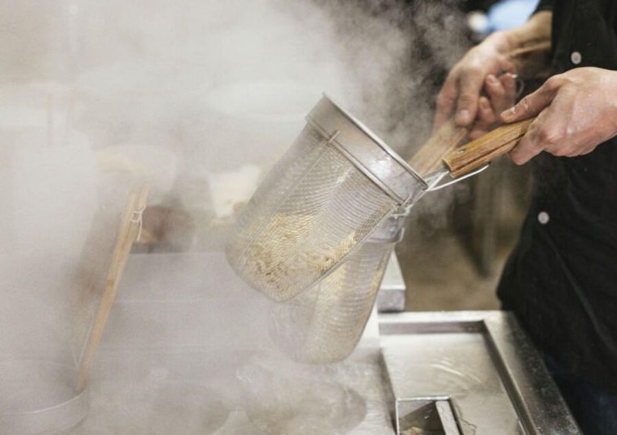 Tokyo: Easy Ramen Cooking Experience in Kabukicho, Shinjuku - Drinks, gyoza, and what’s included versus what costs extra