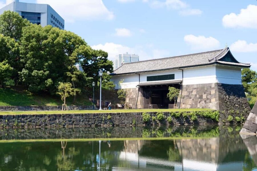 Tokyo: Edo Castle and Imperial Palace Guided Walking Tour - Sakurada Tatsumi Yagura: Defensive Shape, Human Story
