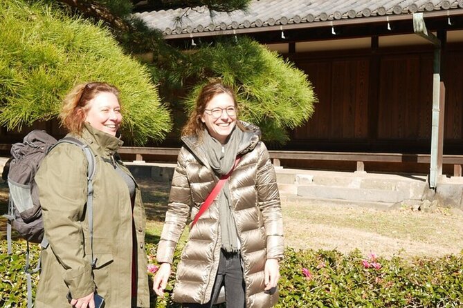Tokyo: Edo Castle & East Garden of the Imperial Palace Tour - The koi fish stop: the tour’s unusual, memorable payoff
