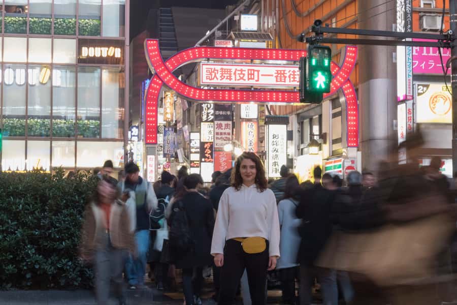 Tokyo: Evening Photography Tour - Shinjuku Station area: getting oriented and starting strong