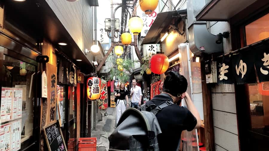 Tokyo: Evening Photography Tour - Kabukicho photo stop: neon mood, but watch your footing