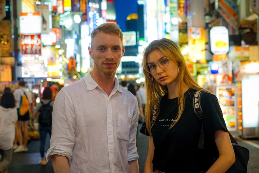 Tokyo: Evening Photography Tour - Lion Statue meetup, then the cyberpunk bar prep