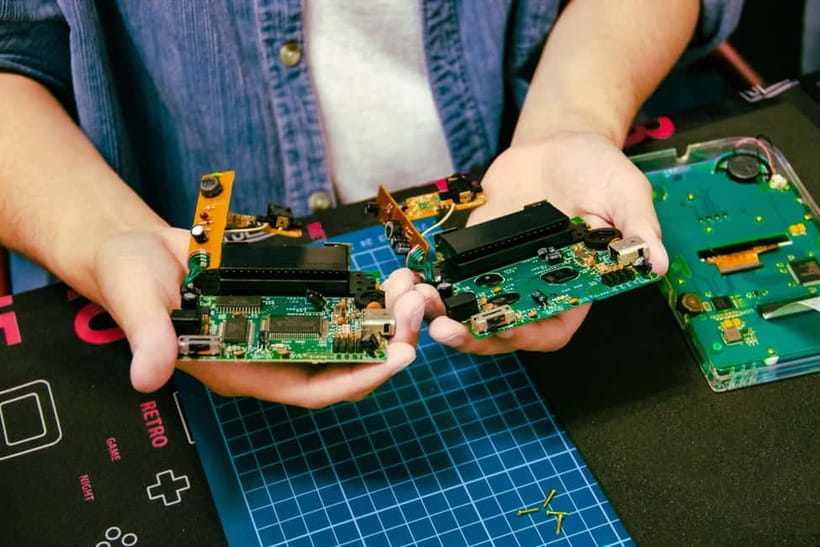 Tokyo: Gameboy Mod Workshop at Akihabara - The “Gameboy Masters” and how help really works