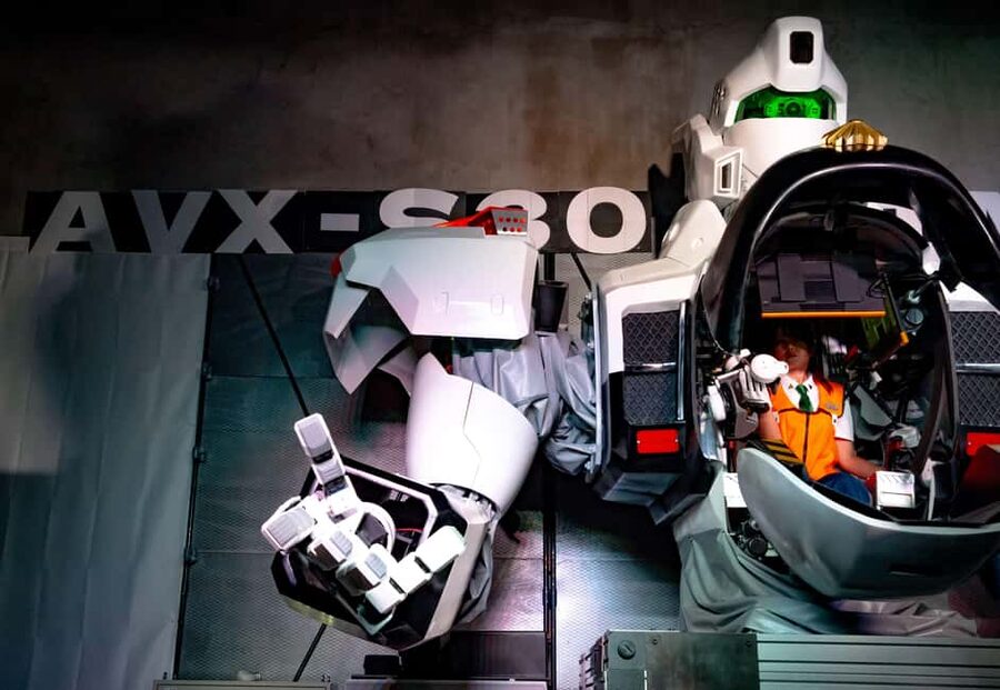 Tokyo: Giant Robot “Ingram” Factory Tour - Life-size INGRAM viewing: photos, angles, and the “lab” reality