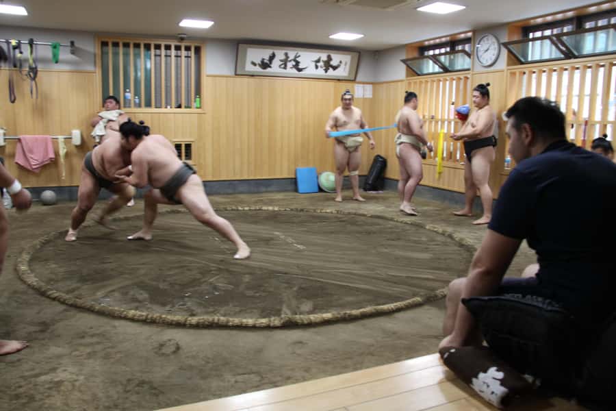 Tokyo: Grand Sumo Morning Training Tour - The End Moment: Ceremonial Photo With a Sumo Wrestler