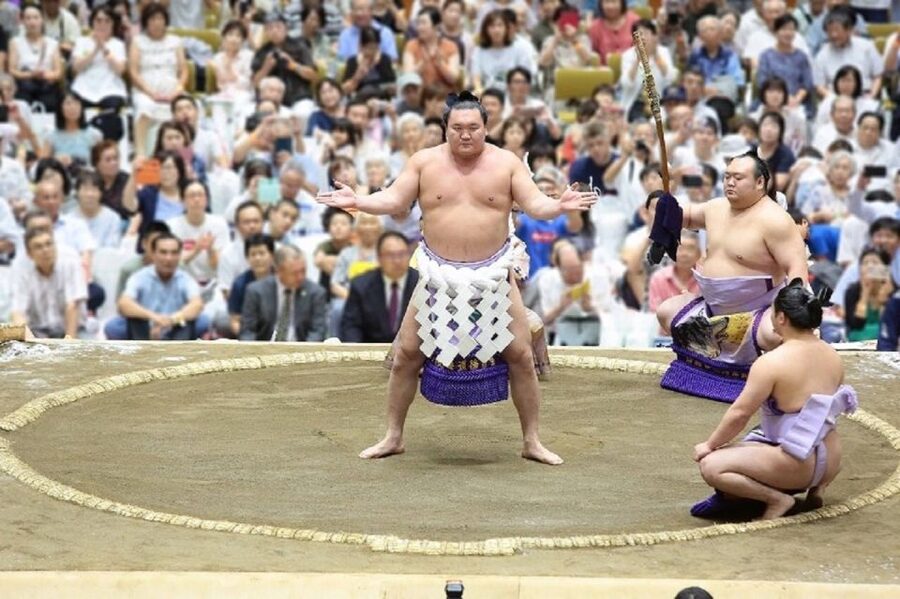 Tokyo: Grand Sumo Tournament Tour - Group size, seats, and that headset reality check