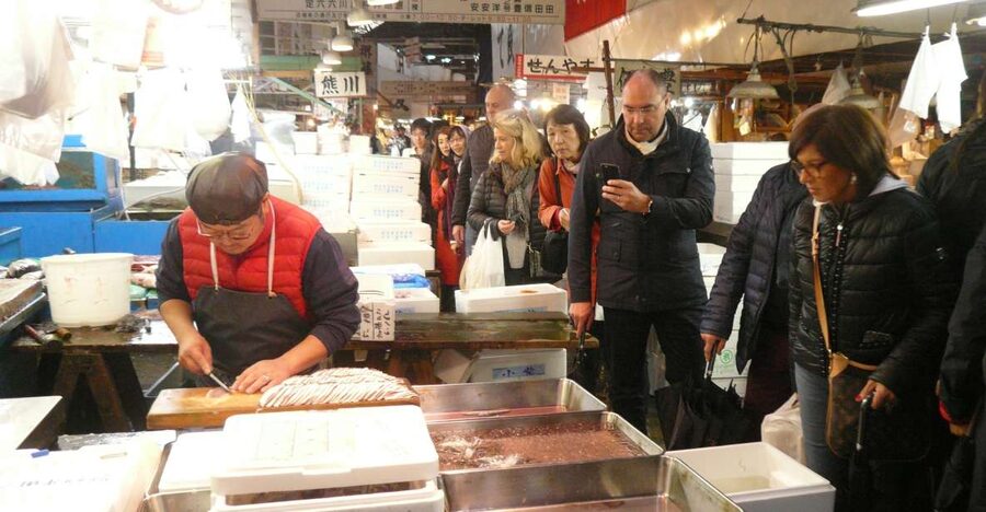 Tokyo: Guided Walking Tour of Tsukiji Market with Breakfast - Tsukiji Hongwanji Temple Exterior: The Sacred Start to a Food Walk