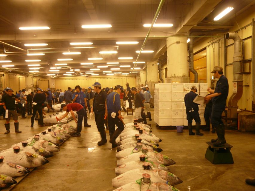 Tokyo: Guided Walking Tour of Tsukiji Market with Lunch - Tsukiji Hongwanji Temple: Your Starting Gate and Culture Lesson