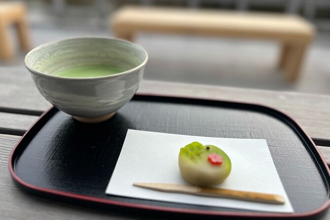 Tokyo: Hama-rikyu Gardens tour with Japanese Tea & Sweets - Small-group pace: what up to 4 people changes
