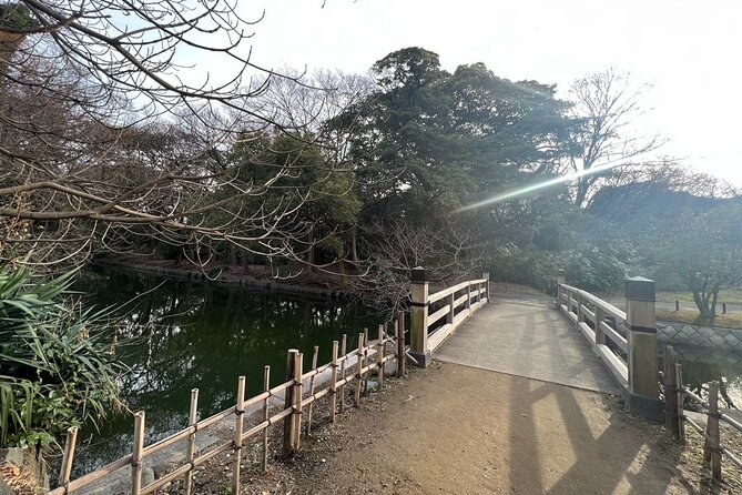 Tokyo: Hama-rikyu Gardens tour with Japanese Tea & Sweets - Seasonal beauty you can actually notice