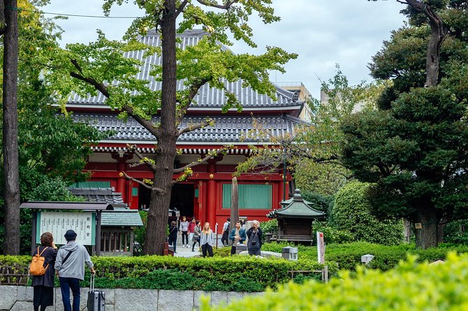 Tokyo History: Sensoji Temple & Asakusa District Private Tour - Hozomon gate and the age manju stop: snack culture with context