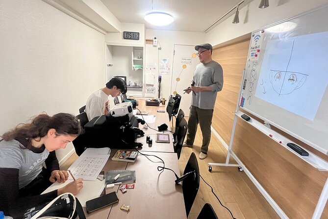 Tokyo/Ikebukuro Manga drawing workshop by pro-Manga artists - Souvenirs you can share: clear file and three custom postcards