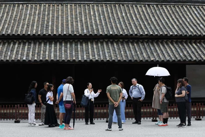Tokyo: Imperial Palace East Gardens Walking Tour - Meeting at Starbucks Kokyo Gaien Wadakura Fountain Park