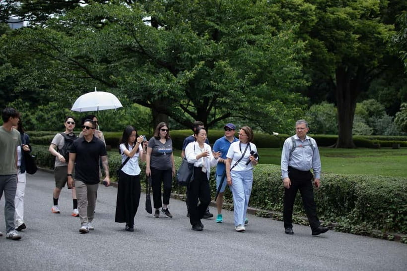 Tokyo: Imperial Palace East Gardens Walking Tour - Seasonal Color: Cherry Blossoms and Fall Foliage