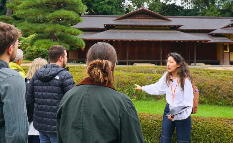 Tokyo: Imperial Palace Japanese History Walking Tour - Eastern Gardens walking route: samurai houses, ranking systems, and gifted trees