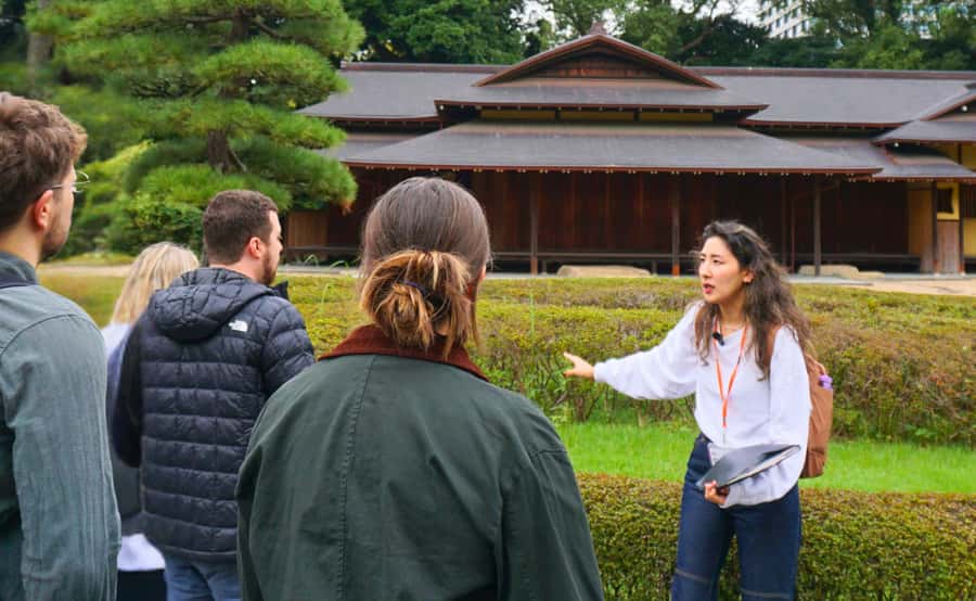 Tokyo: Imperial Palace, the history of Japan (ENGLISH GUIDE) - Heading to Otemon: Getting Oriented Before the Grounds Get Big