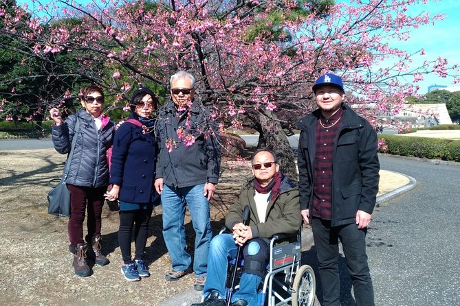 Tokyo Japanese Garden Lover's Private Tour with Government-Licensed Guide - Koishikawa Korakuen: one of Tokyo’s oldest garden classics