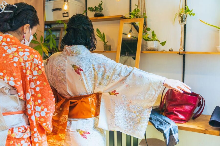 Tokyo: Kimono Dressing, Walking, and Photography Session - Getting Dressed Like You Mean It: Accessories, Umbrella, and Comfort