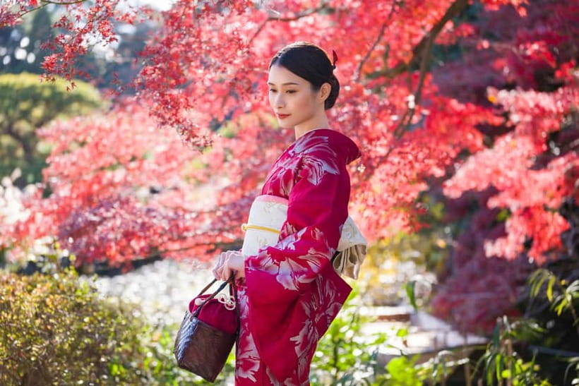Tokyo: Kimono Rental inside Shinjuku Gyoen National Garden - Strolling Shinjuku Gyoen in kimono: explore freely, but mind the rules