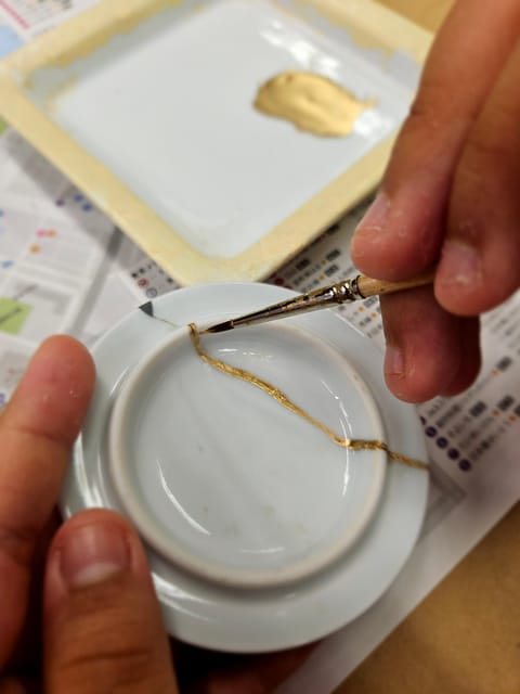 Tokyo: Kintsugi Art Repair Workshop - Step-by-Step: From Broken “Puzzle” to Gold-Lined Seams