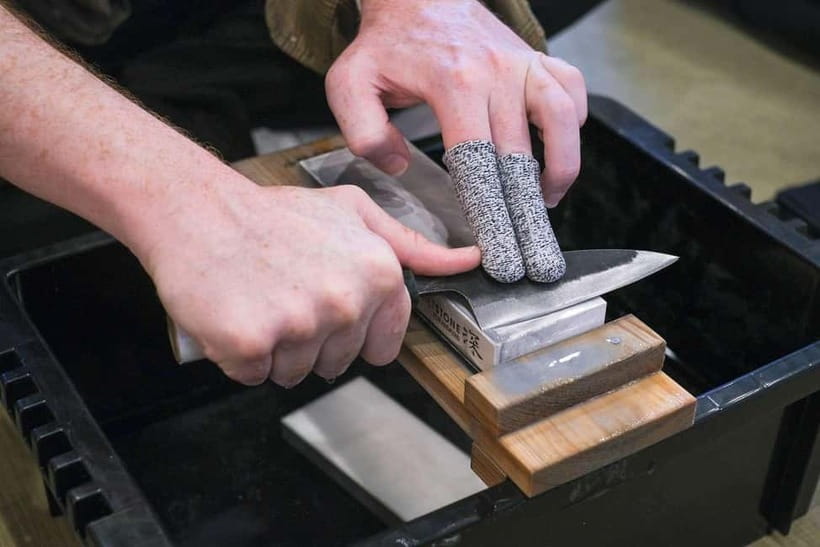 Tokyo: Knife Making Workshop (Sharpening, Engraving) - Your first 10 minutes: haori, name badge, and tea