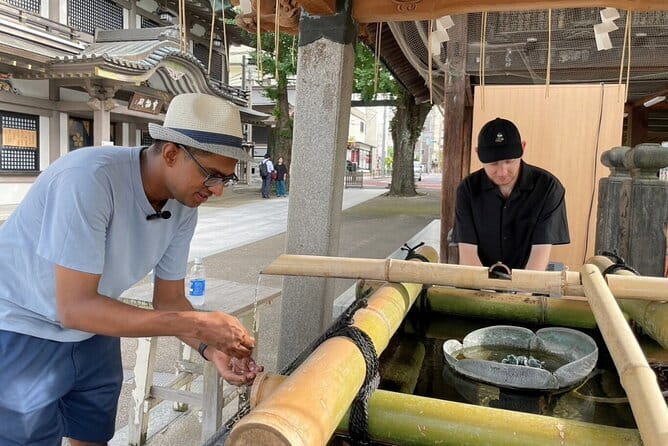 Tokyo: Locals Secret Shrine Tour // Walk with a Guide - Where you meet, and why the logistics actually help