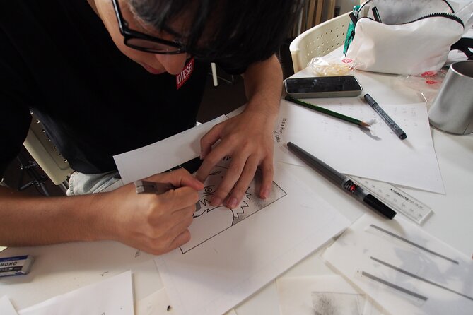 Tokyo Manga Drawing Workshop Guided by Active Pro Manga Artist - How the Instructor Adapts for Beginners and Drawing-Skilled Students