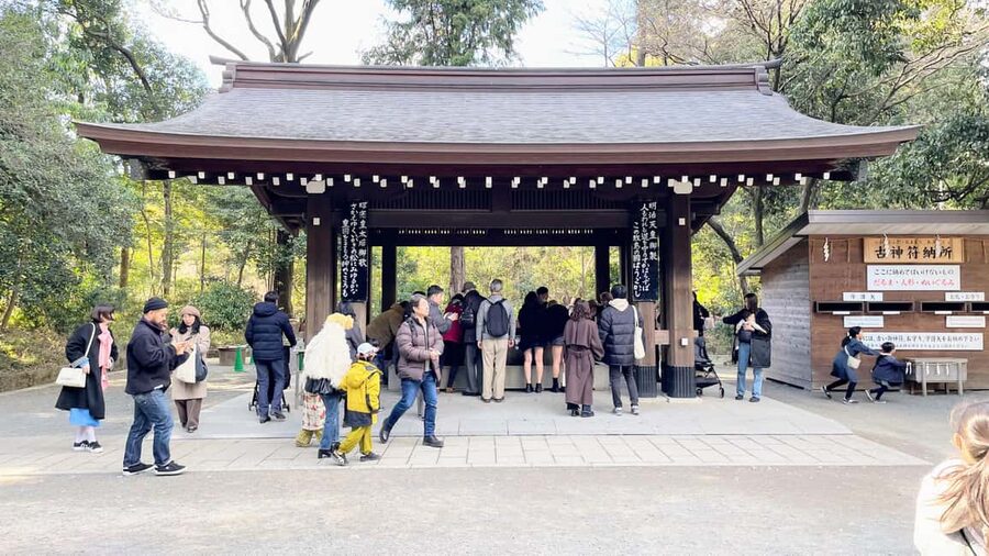 Tokyo: Meiji Jingu, Harajuku, Shibuya, and Shijuku Tour - Takeshita Street and Harajuku: Trend Shops, Street Snacks, and Easy Photo Stops