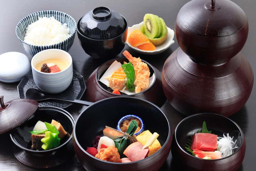 Tokyo: Mt Fuji Area Guided Tour with Traditional Lunch - Mt Fuji 5th Station vs Oshino Hakkai: A Smart Plan B