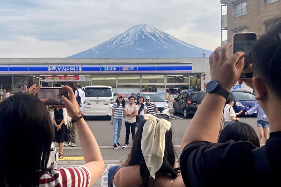 Tokyo: Mt. Fuji & Hakone Private Custom Tour English Driver - Oshino Hakkai and Kawaguchiko: the Fuji lakeside slow-walk payoff