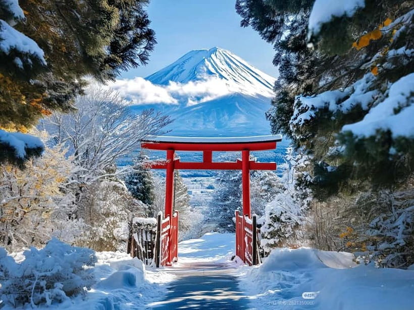 Tokyo: Mt. Fuji & Lake Kawaguchi Instagram Full Day Trip - Oshino Hakkai: eight ponds of spring water and real local snacks