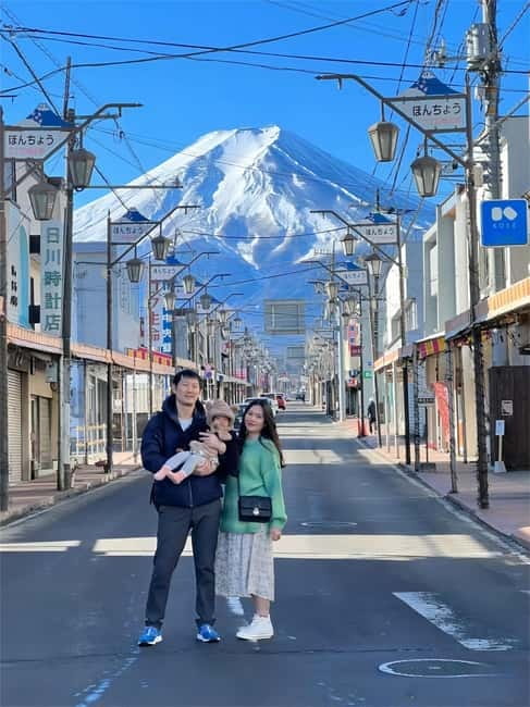Tokyo: Mt. Fuji & Lake Kawaguchi Instagram Full Day Trip - The Lawson Lake Kawaguchi stop: short, famous, and surprisingly useful