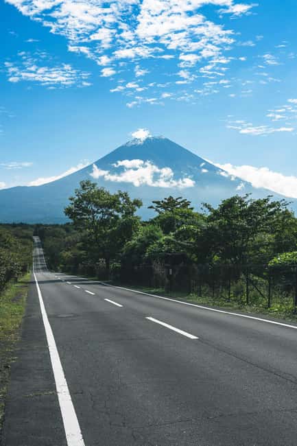 Tokyo: Mt. Fuji & Lake Kawaguchi Private Tour with Transfer - Oshino Hakkai and the Quiet Water-Spring Detour