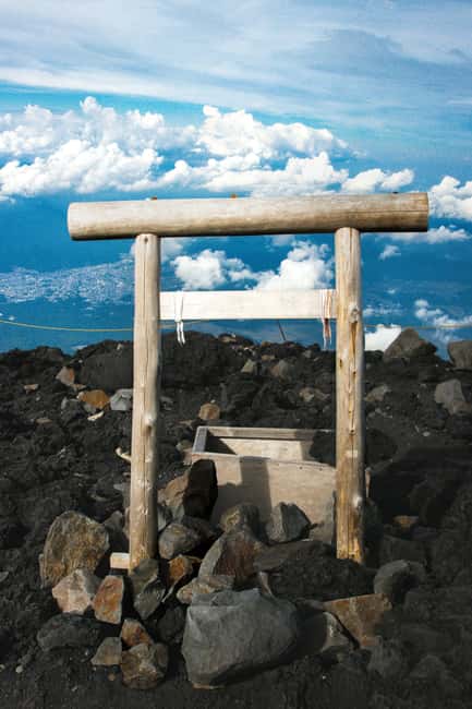 Tokyo: Mt. Fuji & Lake Kawaguchi Private Tour with Transfer - Saiko Iyashi-no-Sato Nenba and Fuji-Q Highland: Small Village Charm and Fun-Stop Reality