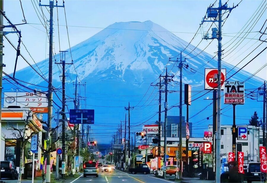 Tokyo: Mt Fuji Lake Kawaguchi & Yamanaka Hot Spring Day Tour - Oishi Park and the Maple Corridor: seasonal Fuji color you can time