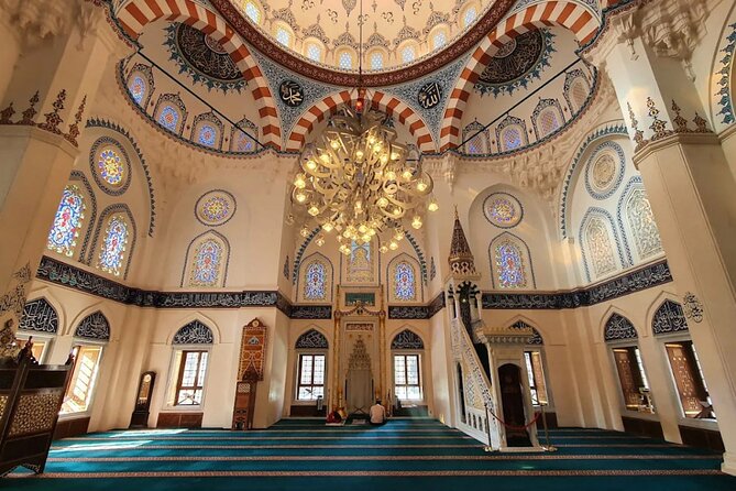 Tokyo Muslim Friendly Customizable Tour with Guide - Getting started in Tokyo: the 9:00am rhythm and van comfort