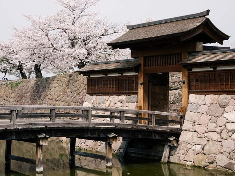 Tokyo: Nagano Snow Monkeys and Zenkoji Tour with Temples - Skip-ticket line, but tickets aren’t included