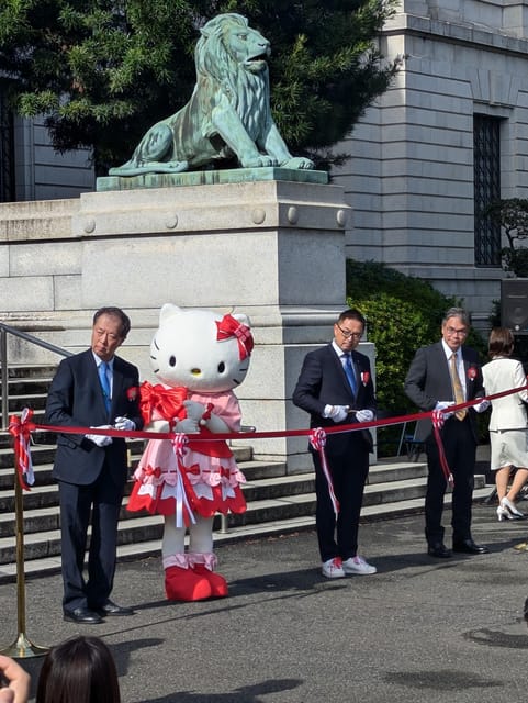 Tokyo: Personalized Half-day Tour - The Core Neighborhood Trio: Asakusa, Shibuya Crossing, Meiji Shrine