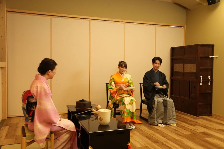 Tokyo: Practicing Zen with a Japanese Tea Ceremony - Finding the calm at Kikai Shinko Kaikan, across from Tokyo Tower