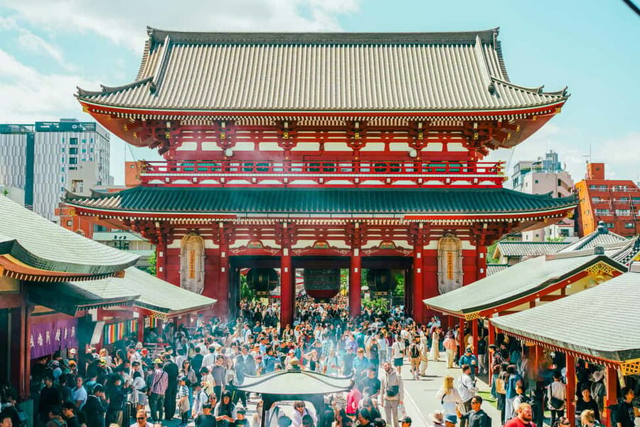 Tokyo Private Local Walking Tour (Must See Places in 1 Day) - Tokyo Imperial Palace area: calm formality in a short window