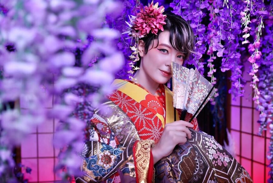 Tokyo: Private Makeover Photography Studio in Luxury Kimono - Makeover time: hair and makeup that follows your preferences