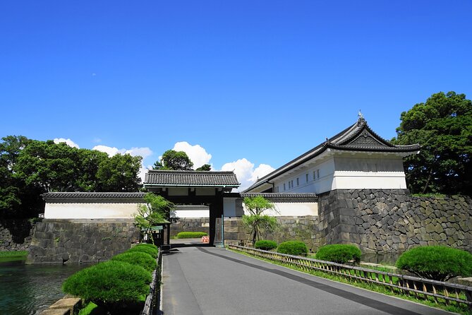 Tokyo Private Tour! Edo Castle & Imperial Palace East Gardens - Edo Castle Ruins and Ninomaru Garden: the guided route that makes it click