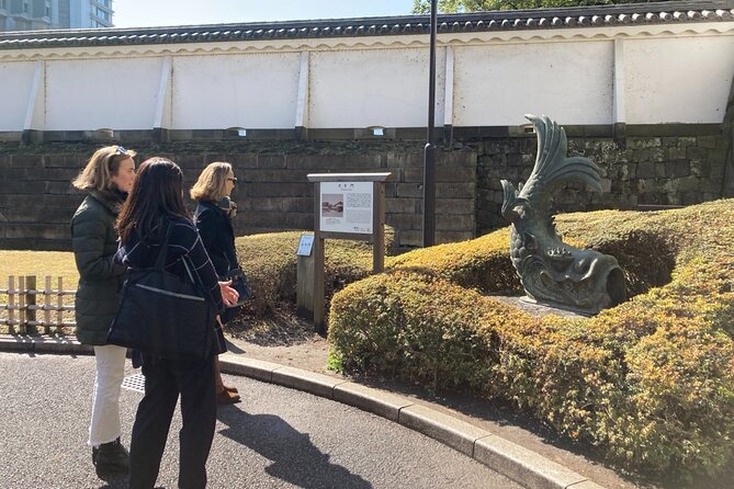 Tokyo Private Tour! Edo Castle & Imperial Palace East Gardens - How the guide turns walking into real learning