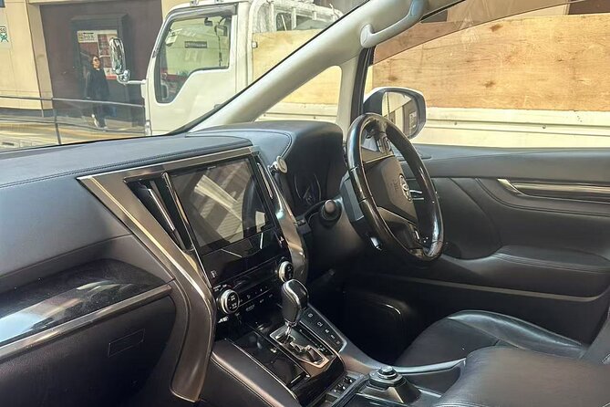 Tokyo Private Transfer from or to Narita Airport (NRT) - Drop-off in central Tokyo: door-to-door convenience that saves time
