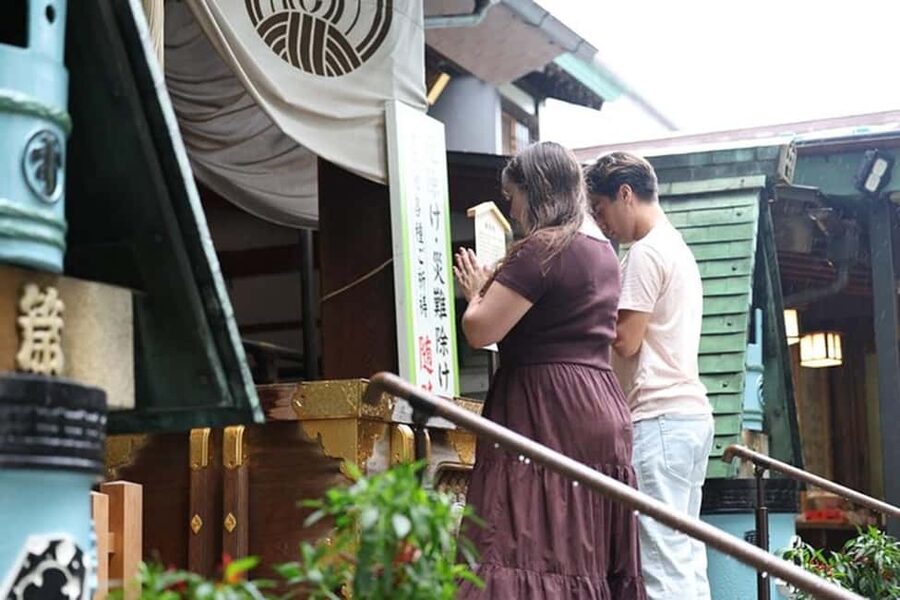 Tokyo: Private Tsukiji Fish Market Tour with 3 food stops - Languages, guide quality, and how guides can make or break this tour