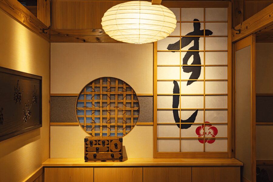 Tokyo Professional Sushi Chef Experience - Your Hands-on Station: Hand-rolled Nori and Nigiri Skills