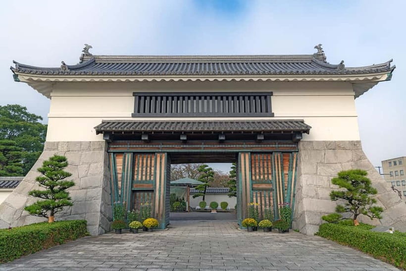 Tokyo: Pvt. Tour - Edo Castle & Imperial Palace East Gardens - Practical Tips: Baggage Inspection and What to Lock Away