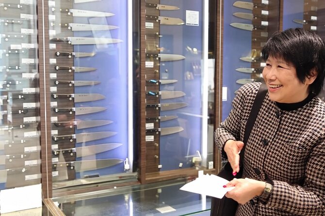 Tokyo's Imperial Palace & Nihonbashi Tour - Kiya knife shop: what to look for besides the souvenirs
