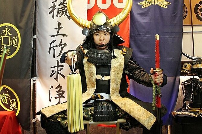 Tokyo Samurai Armor Experience in a Photo Studio - Self-portraits in the studio: posing help that saves your photos