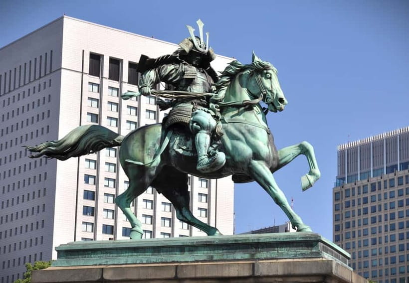 Tokyo: Samurai History Walking Tour - Edo Castle ruins in the East Gardens: the power map of Tokyo